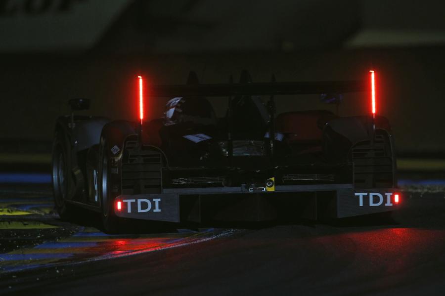  Audi R15 TDI Plus 2010 года  (фото 3 из 40)